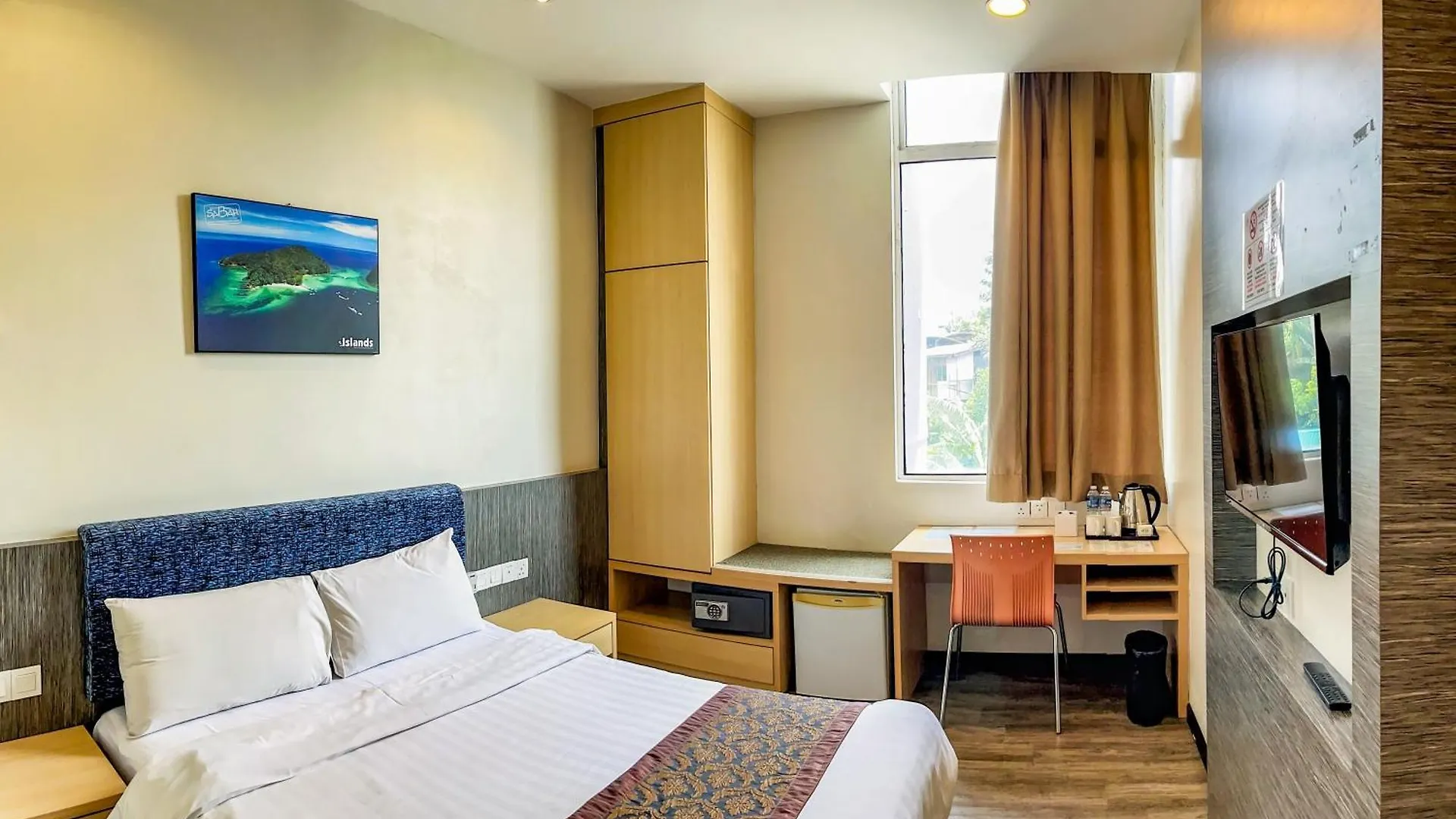 ***  Courtyard Hotel 1Borneo Kota Kinabalu Malaysia