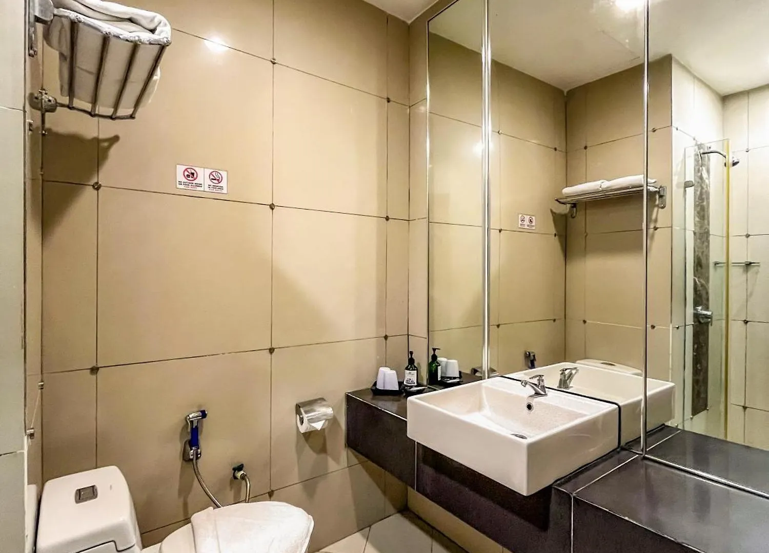 婆罗洲万怡酒店 亞庇 酒店